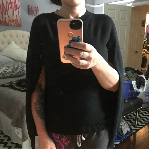 Nwt fate cape sweater size medium - Picture 4 of 8